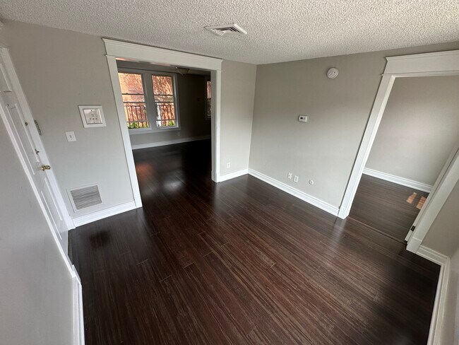 Foto del edificio - 290 S Elmwood Ave