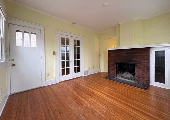 Foto del edificio - $850| 1 Bedroom, 1 Bathroom Front of Building Apartment | No Pets | Available for an Immediate Mo...