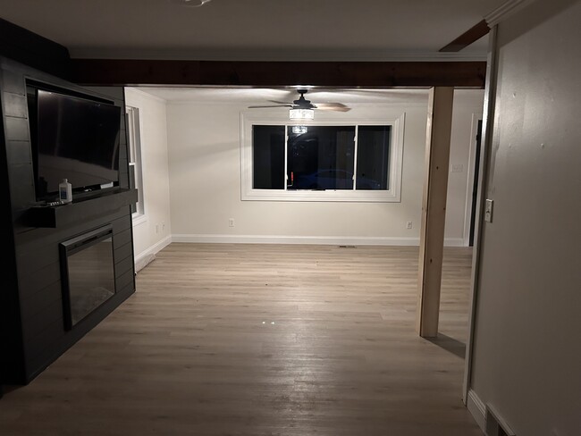 Living room - 146 Dolshire Dr