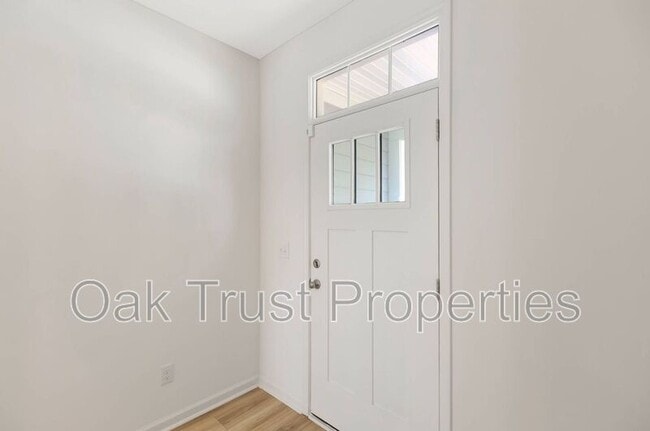 Building Photo - 500 Trotters Ln