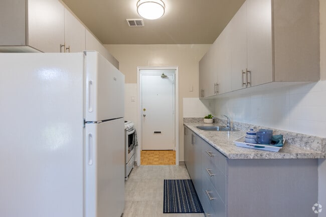 1BR, 1BA - Kitchen - The Park Fifty-Two
