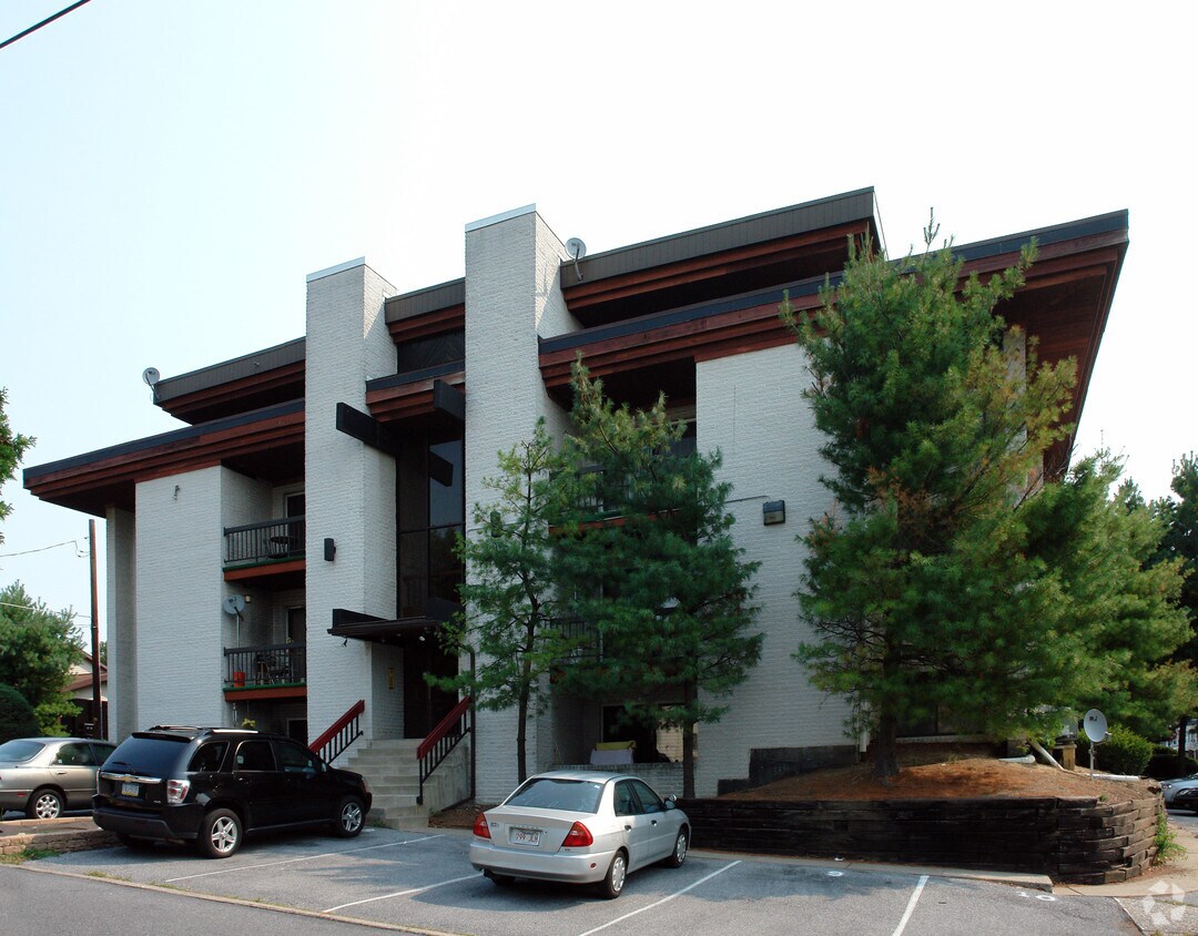 Building Photo - Ambassador West Apartments