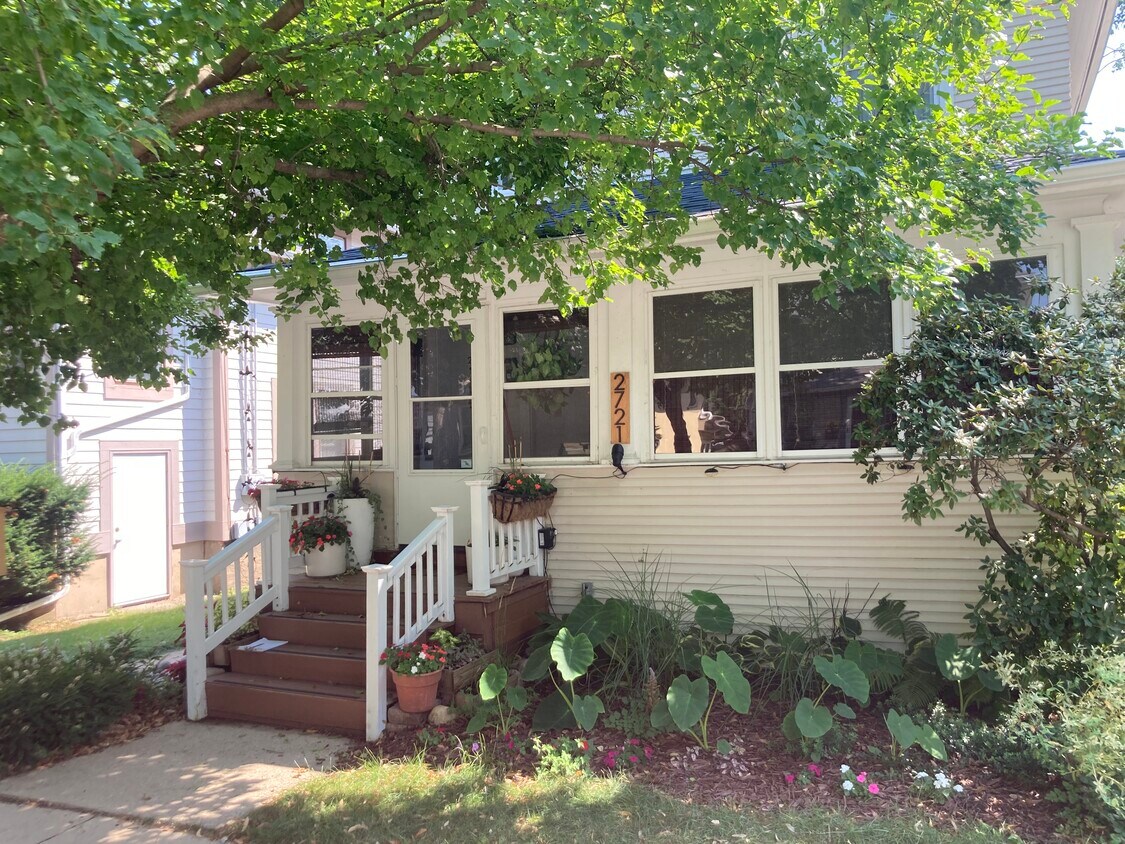 Primary Photo - 2721 Center Ave