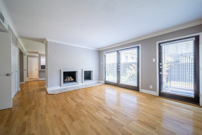 Foto del edificio - 5932 Sandhurst Ln