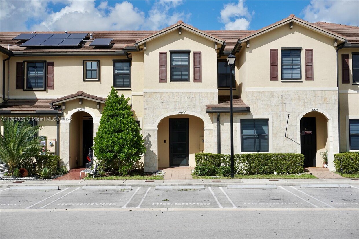 Foto principal - 10606 West 33rd Ct