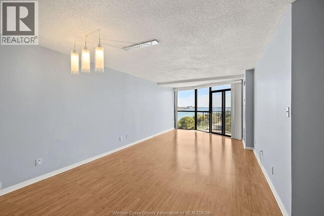 Building Photo - 515 Riverside Dr W