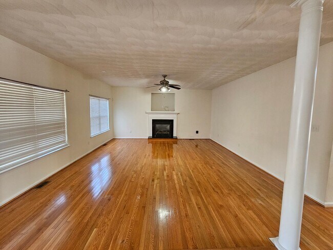Building Photo - Beautiful Two-Story 4BR/2.5BA Home - Chest...