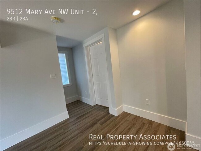 Building Photo - Charming 2-Bedroom Apartment in Seattle's ...