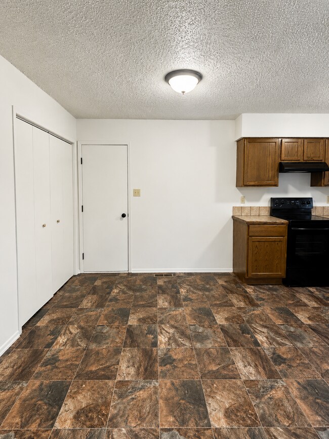 Foto del edificio - 1838 N Hillcrest Ave