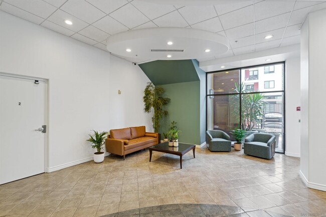 Building Photo - 330 J St