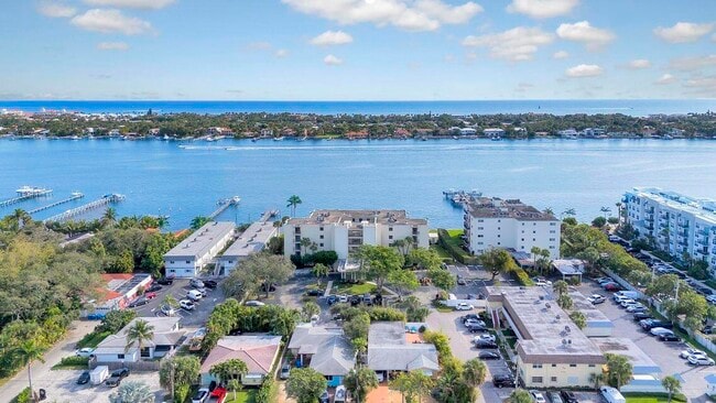Foto del edificio - 1202 S Lake Dr