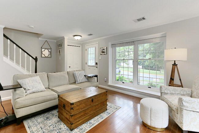 Foto del edificio - 1581 Poplar Grove Dr