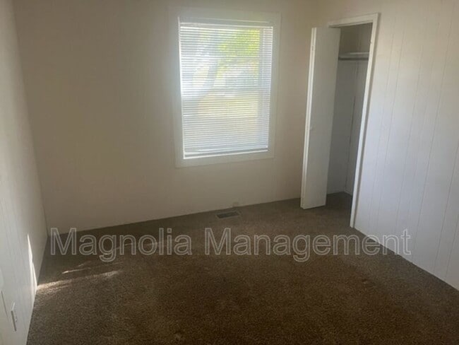 Foto del edificio - 413 Rollins Ave