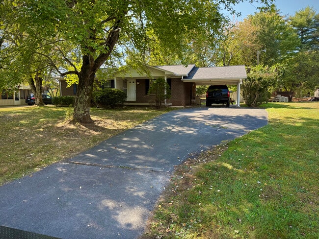 Building Photo - 597 Bluebird Dr