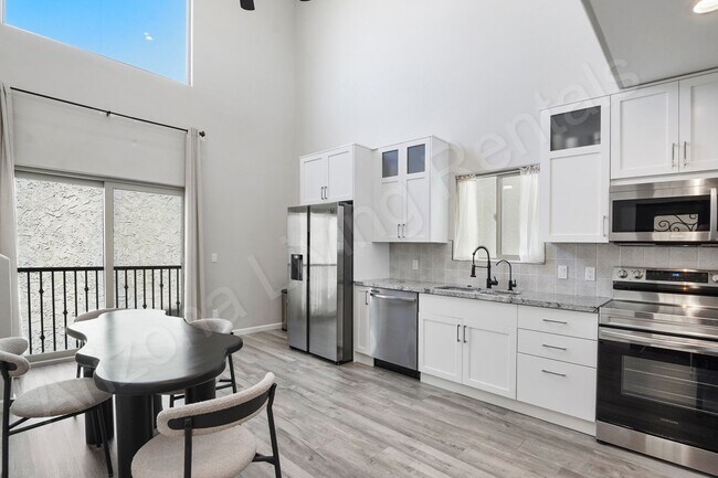 Building Photo - FURNISHED RIVERWALK TOWNHOME
