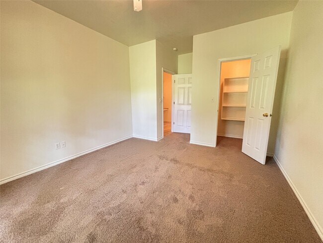 Foto del edificio - 2455 Montgomery Rd