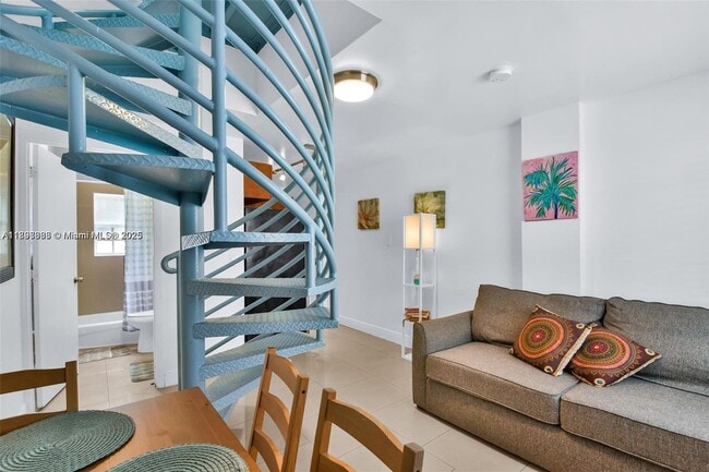 Foto del edificio - 6966 Byron Ave