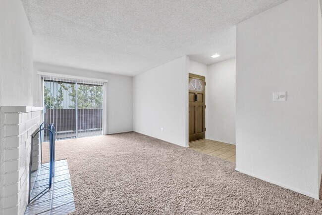 Living room Patio - 17552 Vandenberg Ln