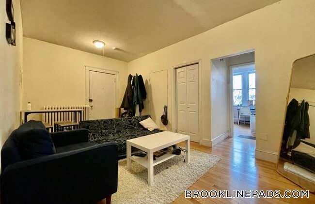 Building Photo - 62 Egmont St