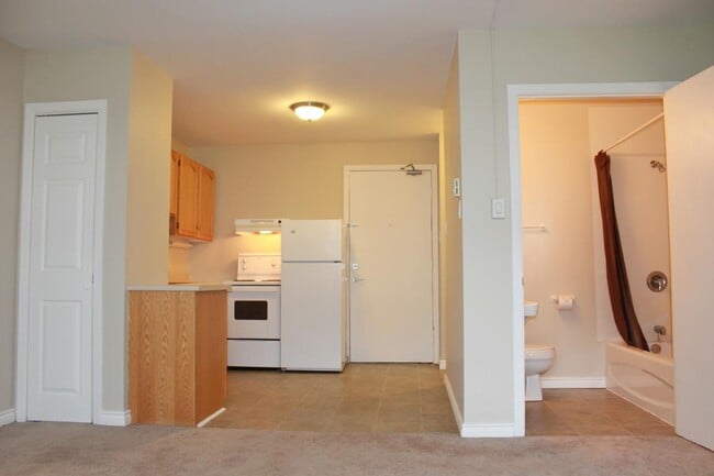 Building Photo - St. George's Court