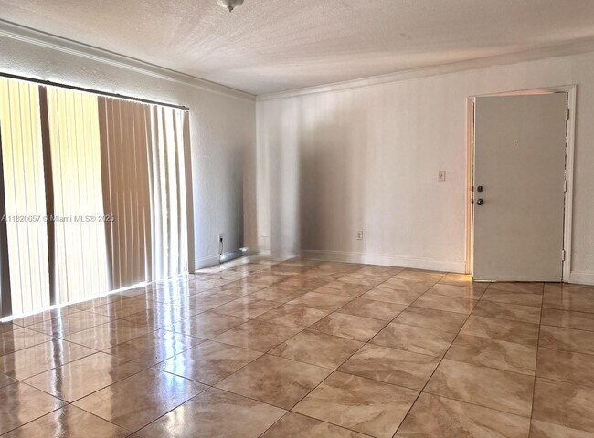 Foto del edificio - 8009 W 6th Ave