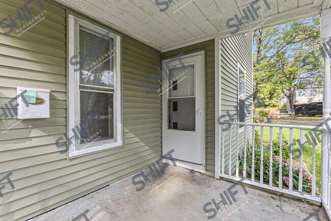 Building Photo - 931 Emerald - updated 3 bedroom