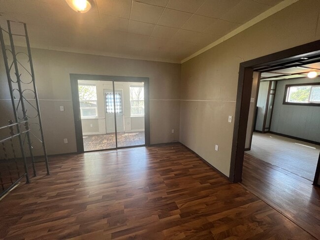 Foto del edificio - AVAILABLE JUNE - 3 Bed 1 Bath w/ Great View