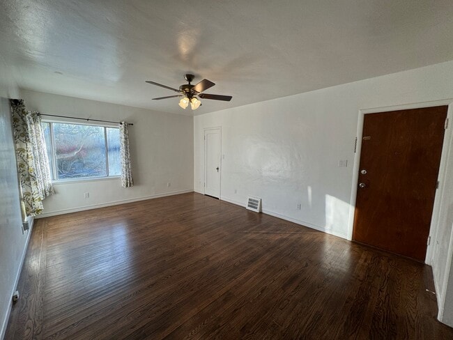 Building Photo - 1047 Santa Clara Ave