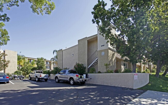 Building Photo - Stoneridge by the Lake