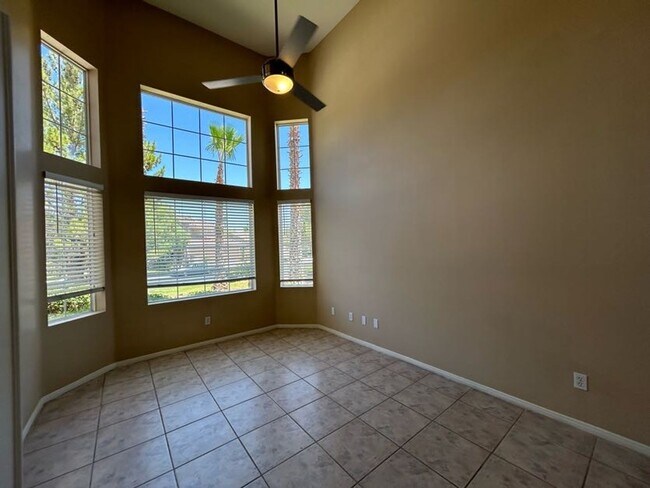 Building Photo - 5 BED, 4.5 BATH, 2 STORY HOME!!!