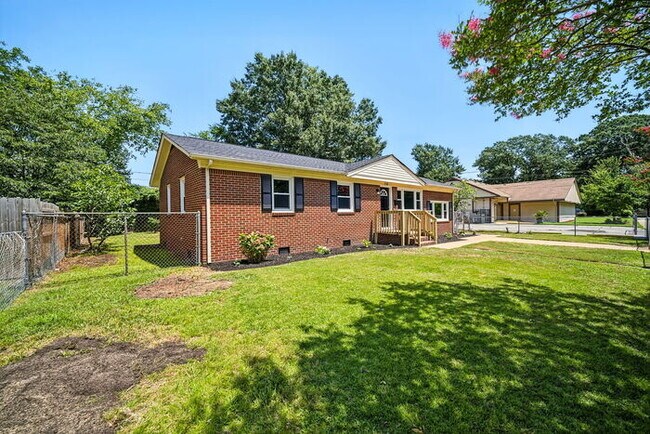 Foto del edificio - Recently Remodeled, Beautiful 3 Bedroom Home in Norfolk