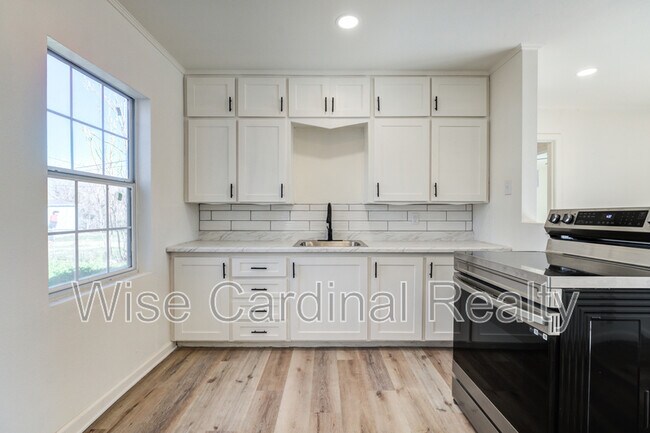 Building Photo - 2516 2nd St