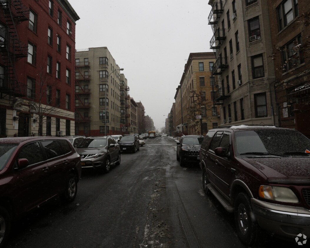 Foto del edificio - 2350-2352 Davidson Ave