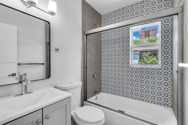 Foto del edificio - 351 NE 82nd St