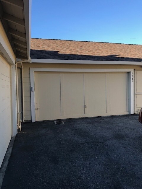 Building Photo - 1085 Highlander Dr