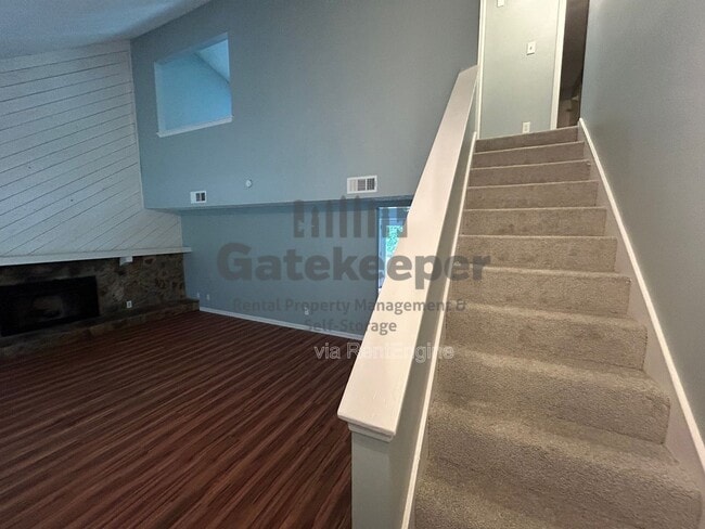 Foto del edificio - 161 Sterling Ridge Dr