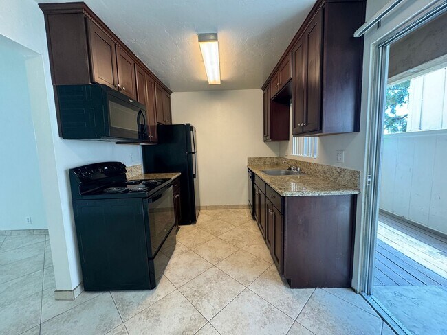 Foto del edificio - GREAT LOCATION! POINT LOMA 2BD/1.5BA TOWNH...