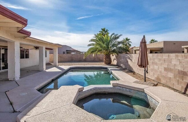 Building Photo - 10768 S Monterrey Way