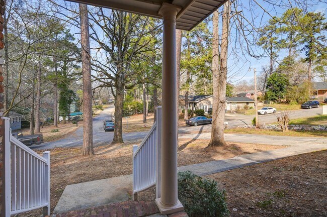 Foto del edificio - 2522 Rolling Pines Rd