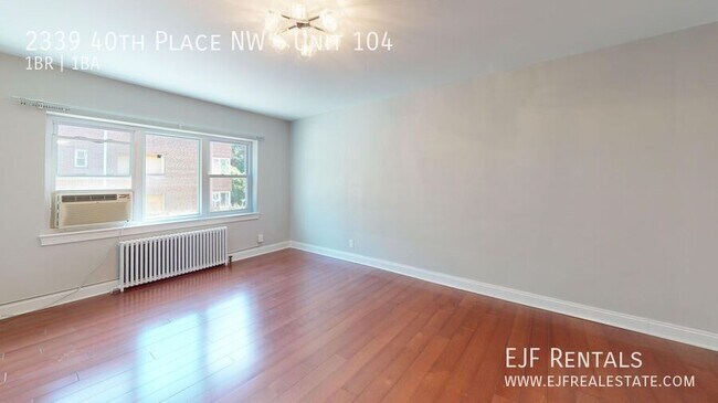 Foto del edificio - 2339 40th Pl NW