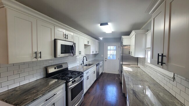 Foto del edificio - 34 Hickory Dr