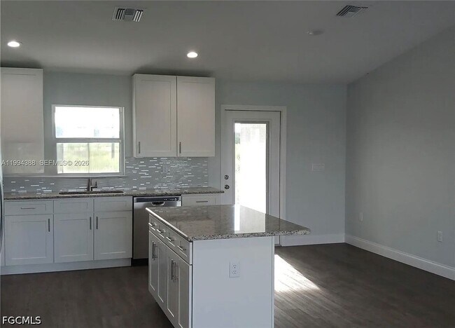 Building Photo - 634 Royce Rd