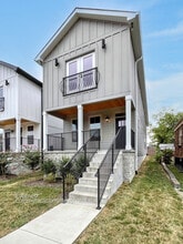 Building Photo - 1107 Walsh St