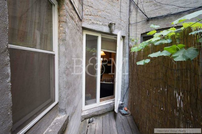 Building Photo - 44 Meserole Ave