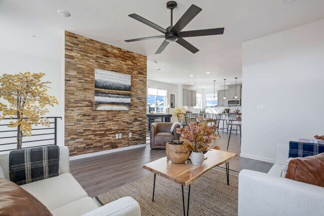 Foto del edificio - Like New 2024 Luxury Home with Breathtaking City Views