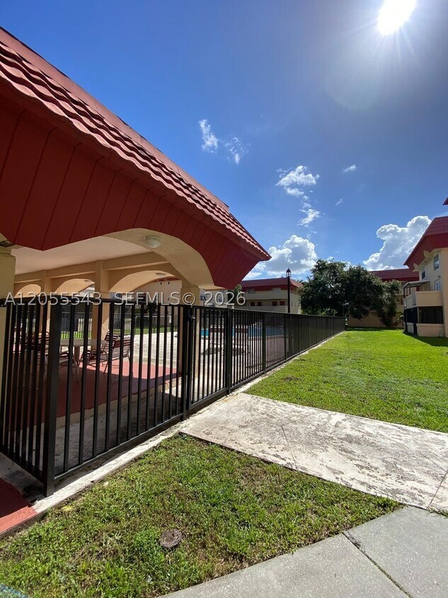 Foto del edificio - 10901 N Kendall Dr