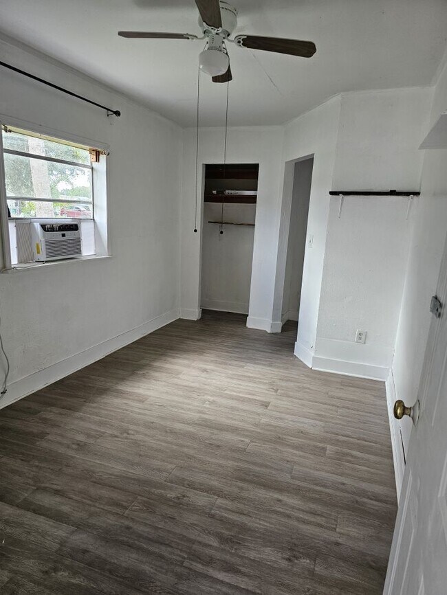 Foto del edificio - 15530 Mapletree Dr