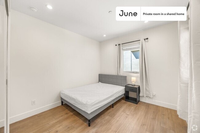 Building Photo - Private bedroom in 4 bed/4 bath Home