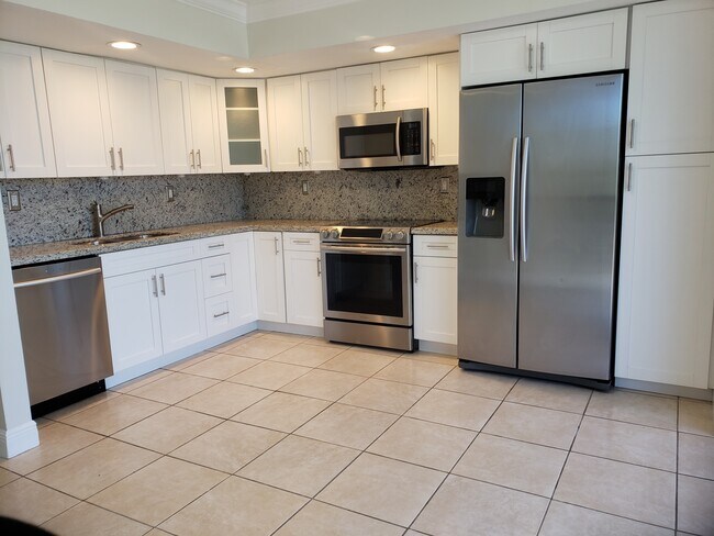 Kitchen - 8025 SW 107th Ave