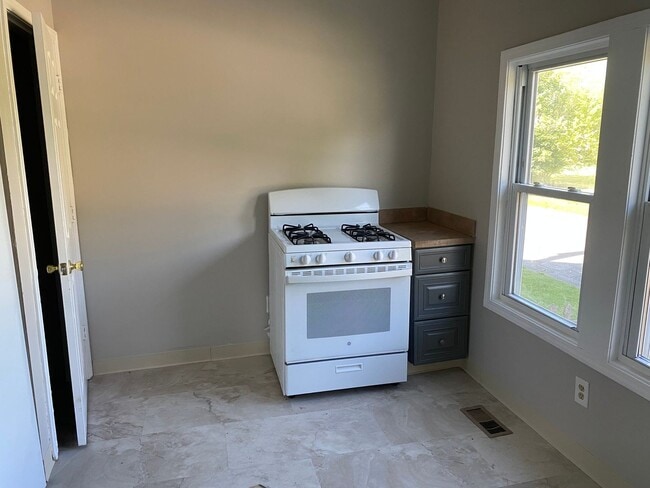 Building Photo - 3214 W 71st St